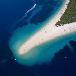 Zlatni Rat, a praia mais bonita da Croácia fica em Bol, na ilha de Brac
