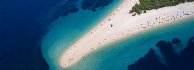 Zlatni Rat, a praia mais bonita da Croácia fica em Bol, na ilha de Brac