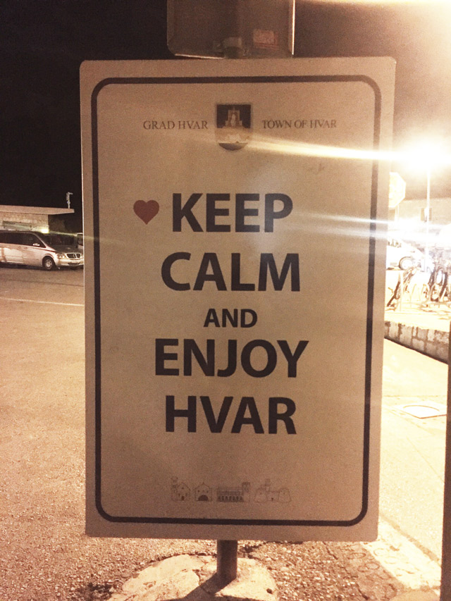 O que fazer em Hvar, ilha da Croácia? passeios de lancha, praias paradisíacas e muita diversão você encontra em Hvar.
